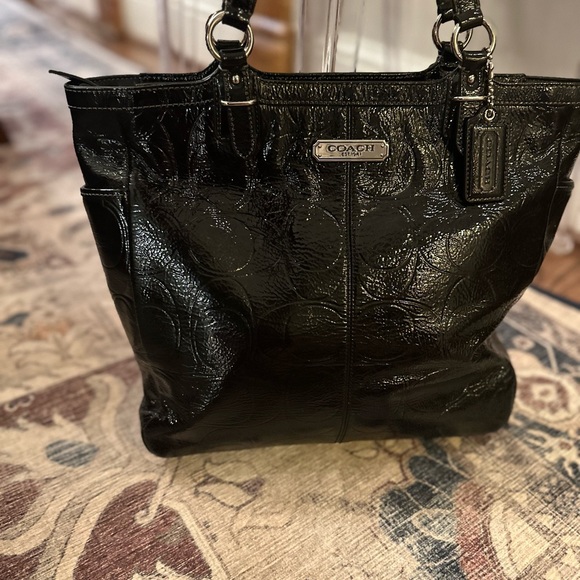 Gorgeous barely used patent leather coach bag - Picture 3 of 10